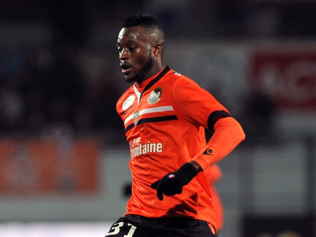 Lorient's French midfielder Cheick Doukoure controls the ball during the French L1 football match Lorient against Nice on November 30, 2013