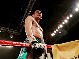 Mathews clinches interim WBA lightweight title