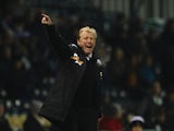 Steve McClaren of Derby County gives out instructions during the Sky Bet Championship match between Derby County and Queens Park Rangers on February 10, 2014