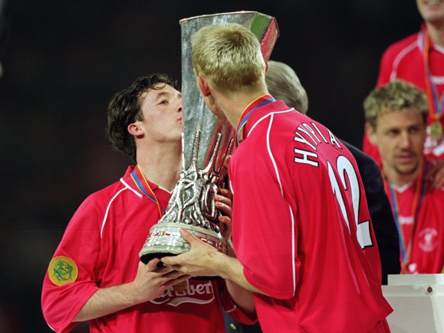 Robbie Fowler and Sami Hyypia of Liverpool kiss the trophy after victory in the UEFA Cup Final against Deportivo Alaves on May 16, 2001