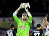 Freiburg's goalkeeper Oliver Baumann acknowledges the crowd at the end of the UEFA Europa league, group H, football match Sevilla FC vs SC Freiburg at the Ramon Sanchez Pizjuan stadium in Sevilla on October 3, 2013
