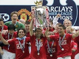 Ryan Giggs lifts the Premier League trophy on May 11, 2008.