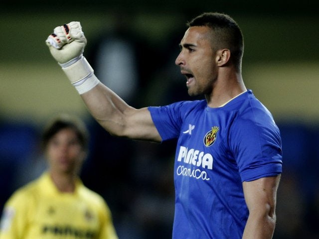 Goalkeeper Sergio Asenjo in action for Villarreal on March 17, 2014.