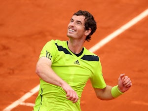 Murray storms into third round