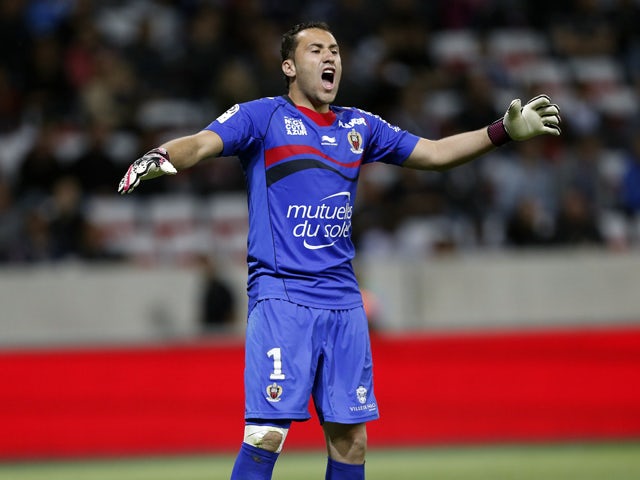 Nice's Colombian goalkeeper David Ospina reacts during the French L1 football match between OGC Nice and Stade de Reims, on April 26, 2014