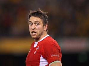 Ryan Jones retires from rugby