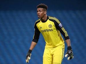 Chelsea goalkeeper pens new deal