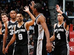 Spurs ease past Jazz