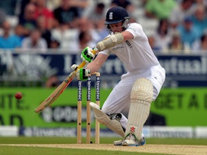 Ballance, Robson see England to lunch