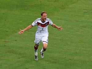 Arsenal target Howedes wants to play abroad
