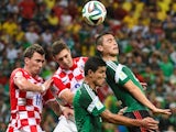 Croatia's forward Mario Mandzukic (L) and Croatia's defender Sime Vrsaljko (2nd L) vie with Mexico players during a Group A football match on June 23, 2014