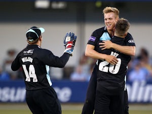 Surrey snatch late victory over Middlesex