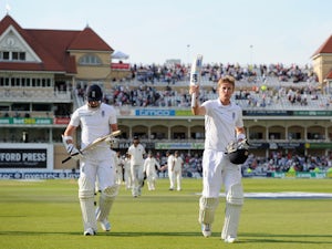 Root, Anderson try to revive England