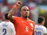 Netherlands' midfielder Nigel de Jong celebrates their victory at the end of a Group B football match against Chile on July 8, 2014
