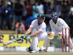 SA bowled out for 421 before tea