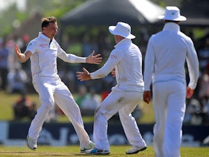 Steyn takes 400th wicket, but Bangladesh on top