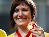 New Zealand's Anna Meares showing off her gold medal on July 24, 2014