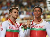 Wales's Matthew Ellis and pilot Ieuan Williams with their cycling medals on July 25, 2014