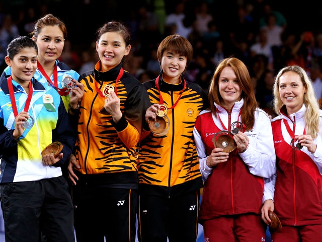  Silver medalists Ashwini Ponnappa and Jwala Gutta of India, gold medalists Khe Wei Woon and Vivian Kah Mun Hoo of Malaysia and bronze medalists Lauren Smith and Gabrielle Adcock of England pose in the medal ceremony for the Women's Doubles Gold Medal Mat