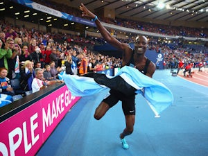 Late Amos burst wins 800m gold