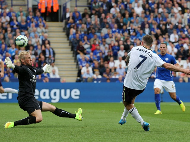 Everton's Irish midfielder Aiden McGeady scores the opening goal past Leicester's Danish goalkeeper Kasper Schmeichel during the English Premier League football match between Leicester City and Everton at King Power Stadium in Leicester, central England o
