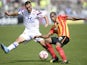 Lyon's French midfielder Steed Malbranque (L) vies for the ball with Lens' French defender Ludovic Baal (R) during the French L1 football match on August 24, 2014