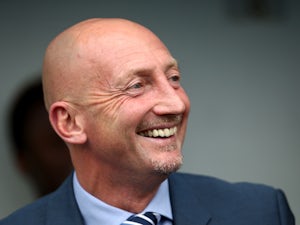 Fernandes gives backing to Ian Holloway