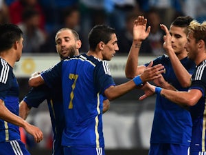 Argentina hold slender lead against Paraguay