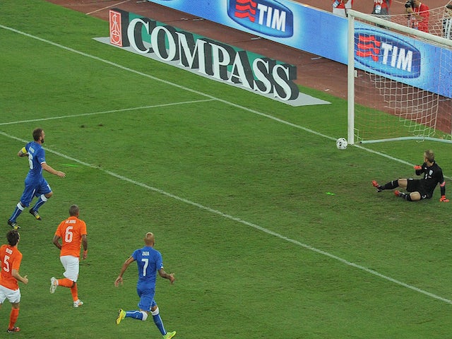 Daniele De Rossi of Italy shot the penalty and scores the goal 2-0 during the international friendly match against Holland on September 4, 2014