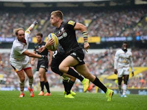 Last-gasp try gives Saracens win
