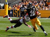 Le'Veon Bell #26 of the Pittsburgh Steelers avoids a tackle by Karlos Dansby #56 of the Cleveland Browns during the second quarter at Heinz Field on September 7, 2014