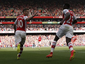 Arsenal's English midfielder Jack Wilshere celebrates scoring an equalising goal bringing the score to 1-1 with teammate English striker Danny Welbeck during the English Premier League football match between Arsenal and Manchester City at the Emirates Sta