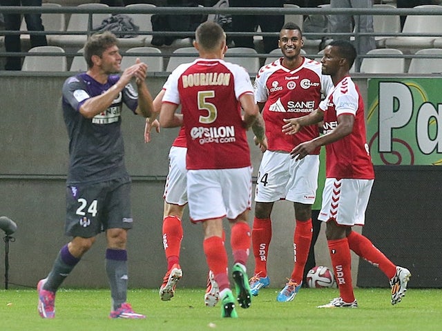 Reims' French forward David N'Gog (2nd R) celebrates with teammates after scoring during the French Ligue 1 football match between Reims and Toulouse, on September 13, 2014