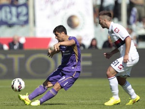 David Pizarro of ACF Fiorentina in action during the Serie A match between ACF Fiorentina and Genoa CFC at Stadio Artemio Franchi on September 14, 2014