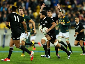All Blacks hold off South Africa