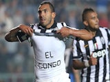 Juventus' Argentinian forward Carlos Tevez celebrates showing the inscription 'El Congo' on his jersey after scoring during the Italian Serie A football match against Atalanta on September 27, 2014