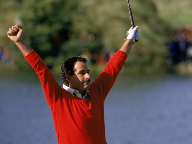  Torrance of the European Team celebrates after holing the putt on 18 to secure victory in the Ryder Cup on September 15, 1985