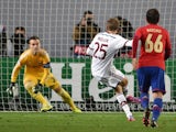 Bayern Munich's midfielder Thomas Mueller (C) scores from the penalty spot past CSKA Moscow's goalkeeper Igor Akinfeev (L) during a Group E Champions league football match on September 30, 2014