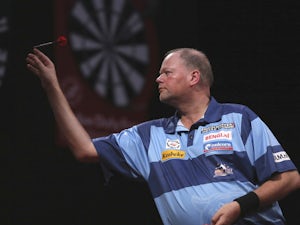 Van Barneveld to continue to wear glasses