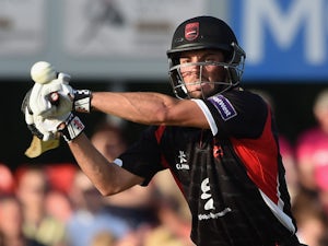 Eckersley extends Leicestershire contract