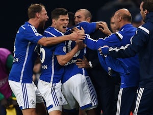 Injury-time penalty wins it for Schalke
