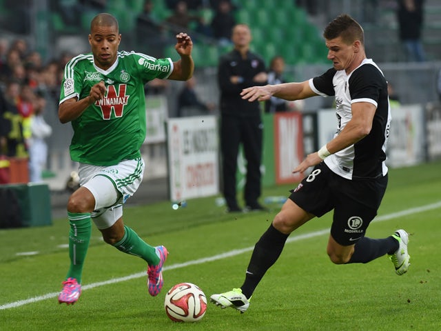 Saint-Etienne's French forward Kevin Monnet-Paquet (L) vies for the ball with Metz' French defender Jeremy Choplin during the French L1 football match between AS Saint-Etienne and FC Metz, on October 26, 2014 