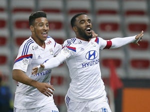 Lyon beat Bastia to go top of Ligue 1