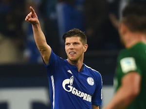 Schalke begin talks with Huntelaar