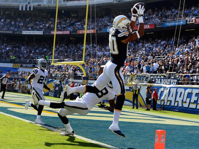 Malcom Floyd #80 of the San Diego Chargers catches the ball in the end zone to score in the first quarter of the game against the Oakland Raiders on November 16, 2014