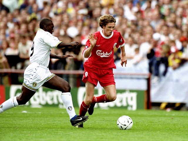 Steve McManaman of Liverpool takes on Jimmy Hasselbaink of Leeds United during the pre-season Carlsberg Trophy Final on August 1, 1998