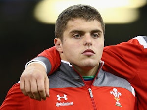 Wales prop Smith facing four months out