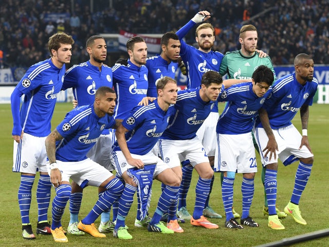 Schalke's players pose for the team photo prior to the UEFA Champions League second leg Group G football match FC Schalke 04 vs Chelsea FC in Gelsenkirchen, western Germany, on November 25, 2014