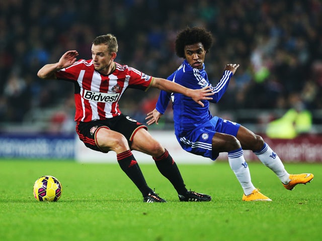 Sunderland's English midfielder Lee Cattermole vies with Chelseas Brazilian midfielder Willian during the English Premier League football match between Sunderland and Chelsea at The Stadium of Light in Sunderland, north east England on November 29, 2014