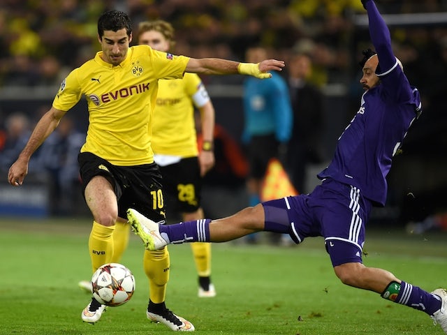 Dortmund's Armenian midfielder Henrikh Mkhitaryan (L) and Anderlecht's Anthony Vanden Borre vie for the ball during the second leg UEFA Champions League Group D football match on December 9, 2014